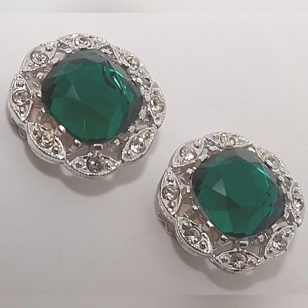* Vintage Sarah Coventry Green Stone Clip On Earrings