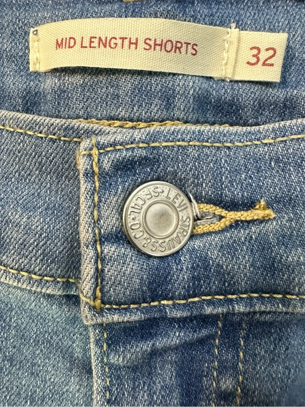 Levis levi’s mid
