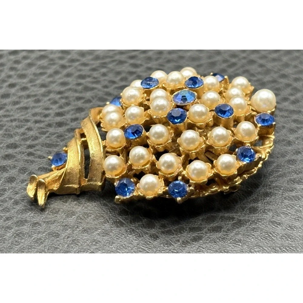 The Unbranded Brand brooch overall