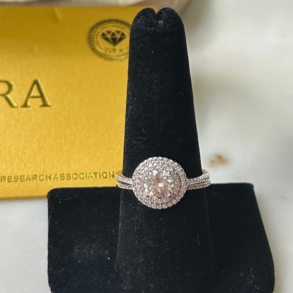 Moissanite star wear separate