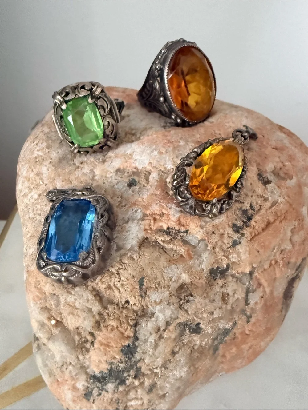 Vintage-Style Silver Ring, pendants with Amber, Blue and Green Faceted Stones