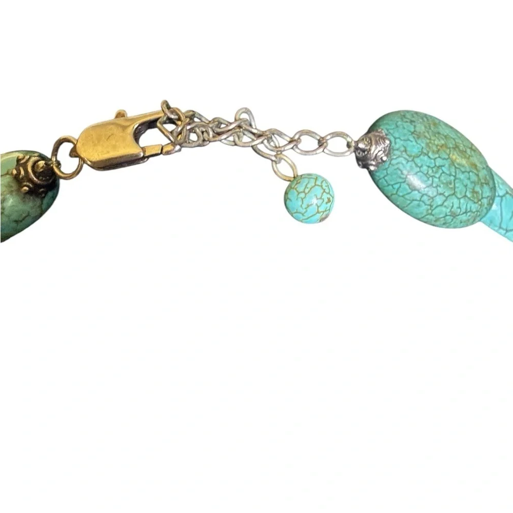 Unknown dyed howlite