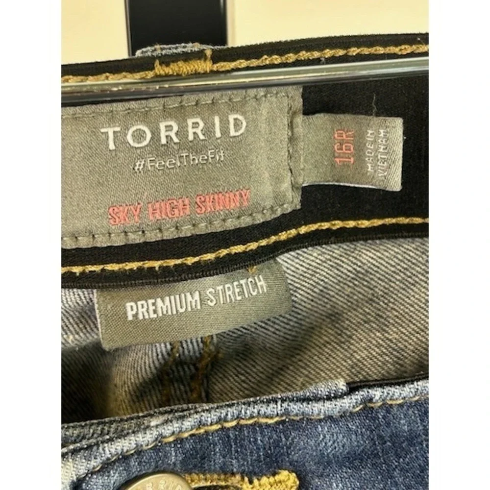 Torrid Women's Plus Sky High Skinny Premium Stretch Blue‎ Jeans Size 16R