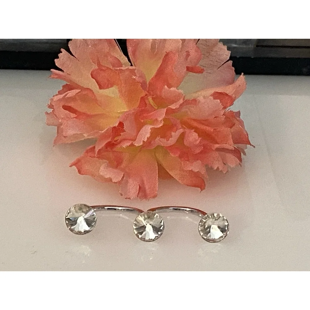 Silver Tone Authentic Design Double Finger Ring With Clear Large Rhinestones EUC