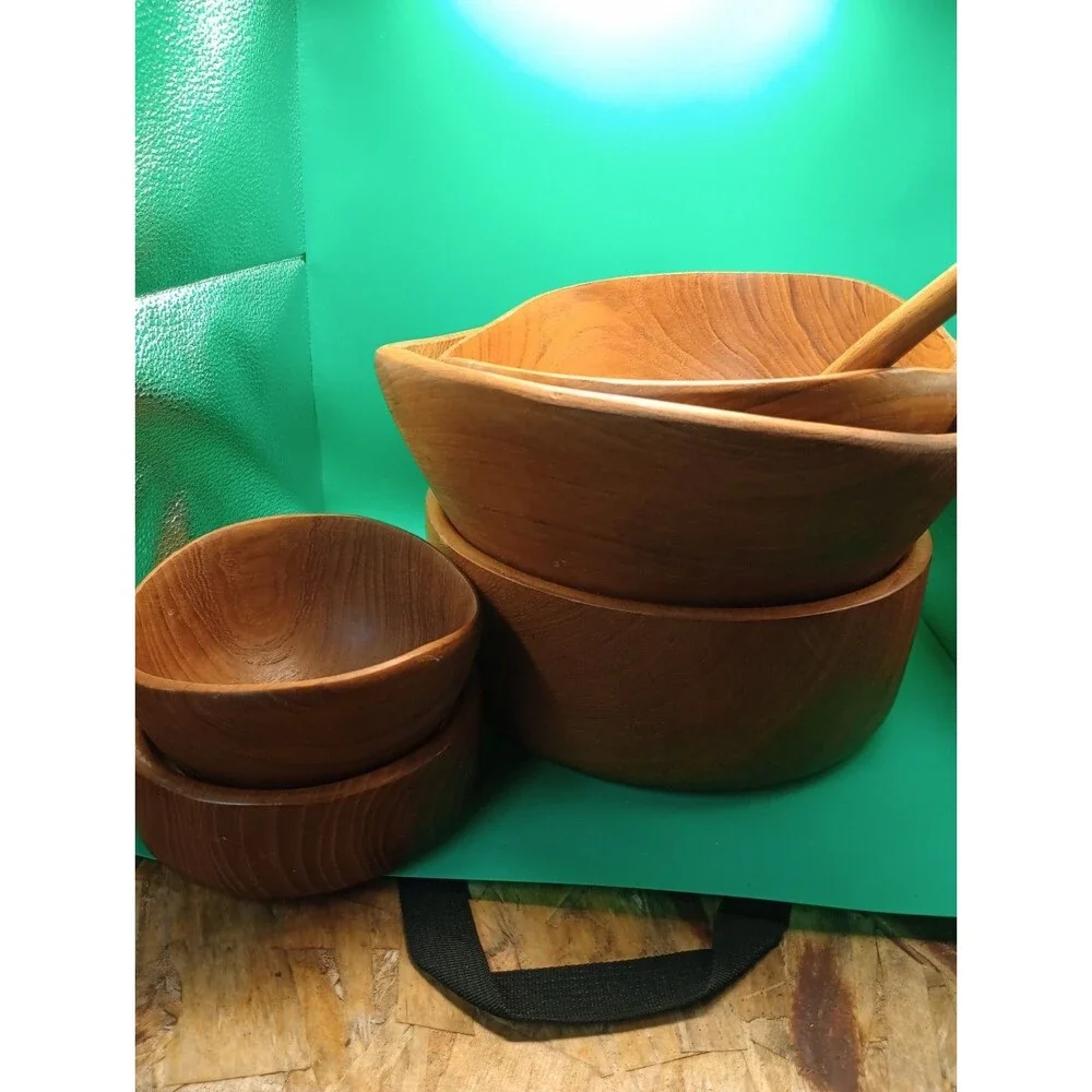 12 Bowls, 4 Salad Bowls, 2 Mixing Bowls, 1 Bigger Salad Mixing Bowl Wood Set