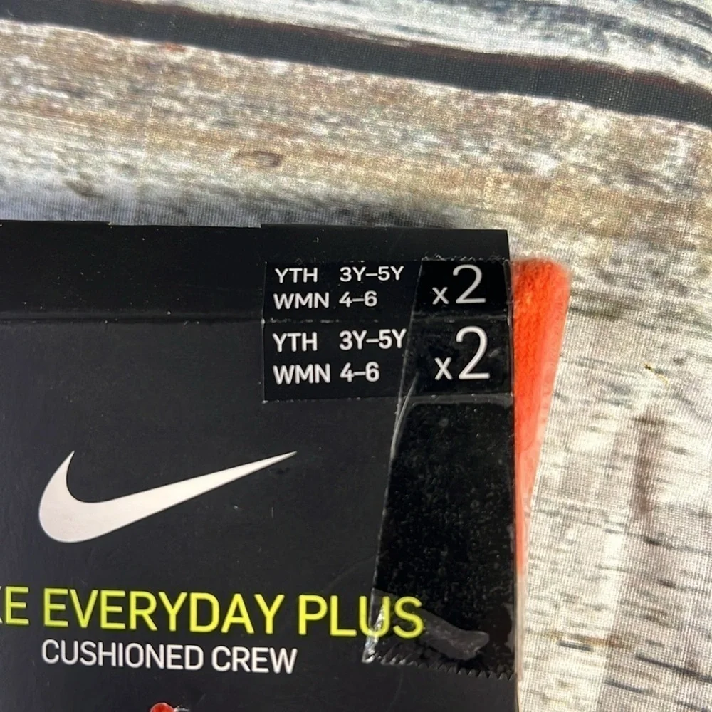 Nike everyday plus
