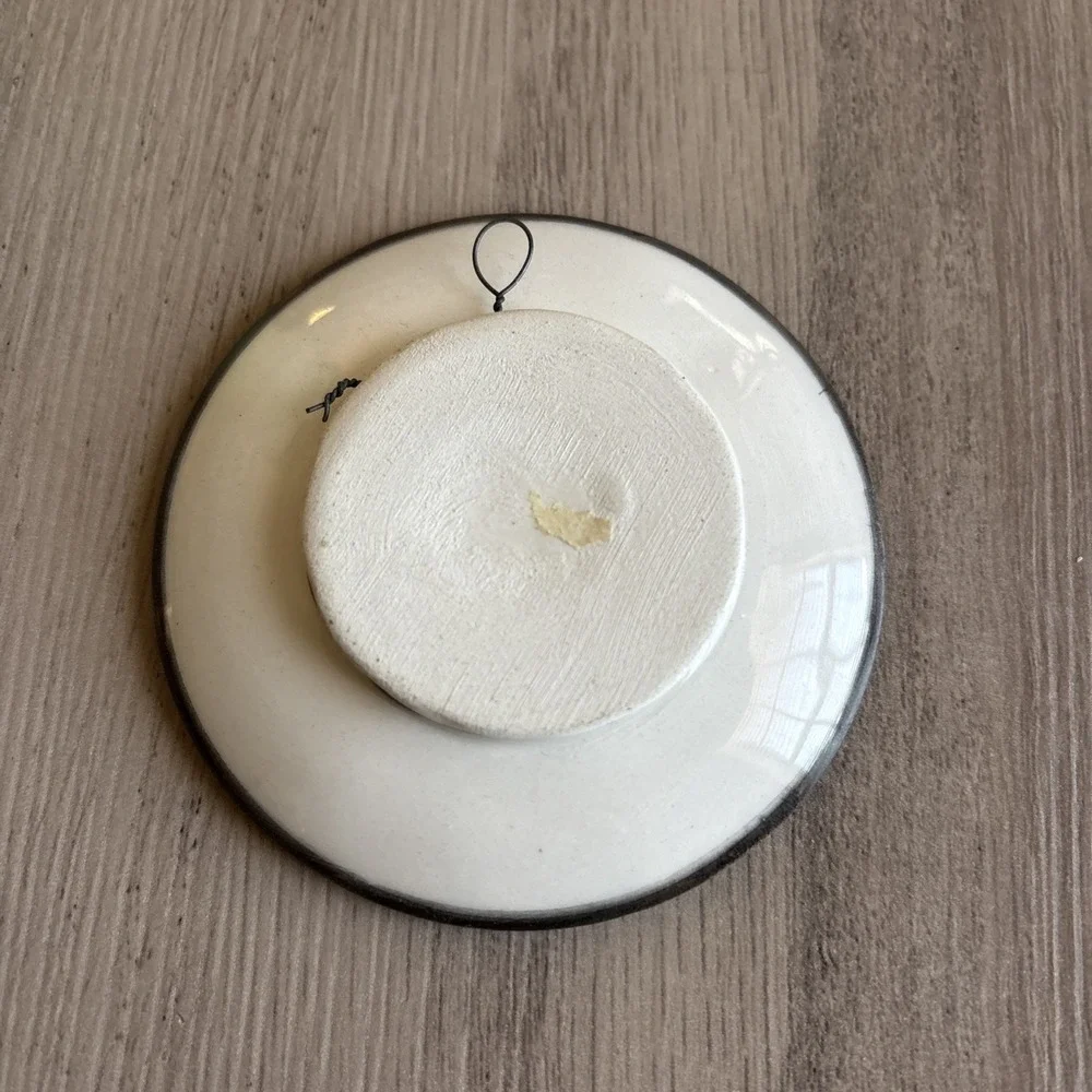 Unmarked this handpainted