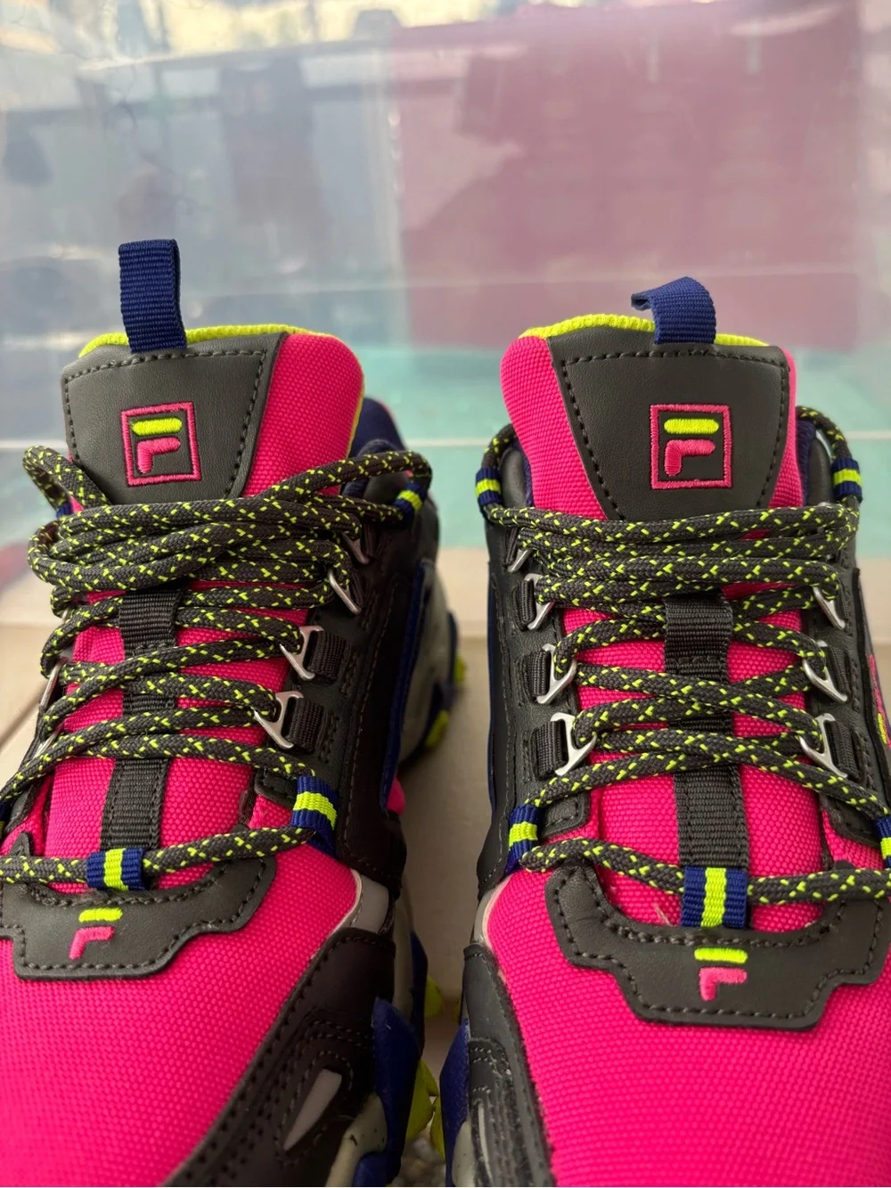 Fila vibrant pink