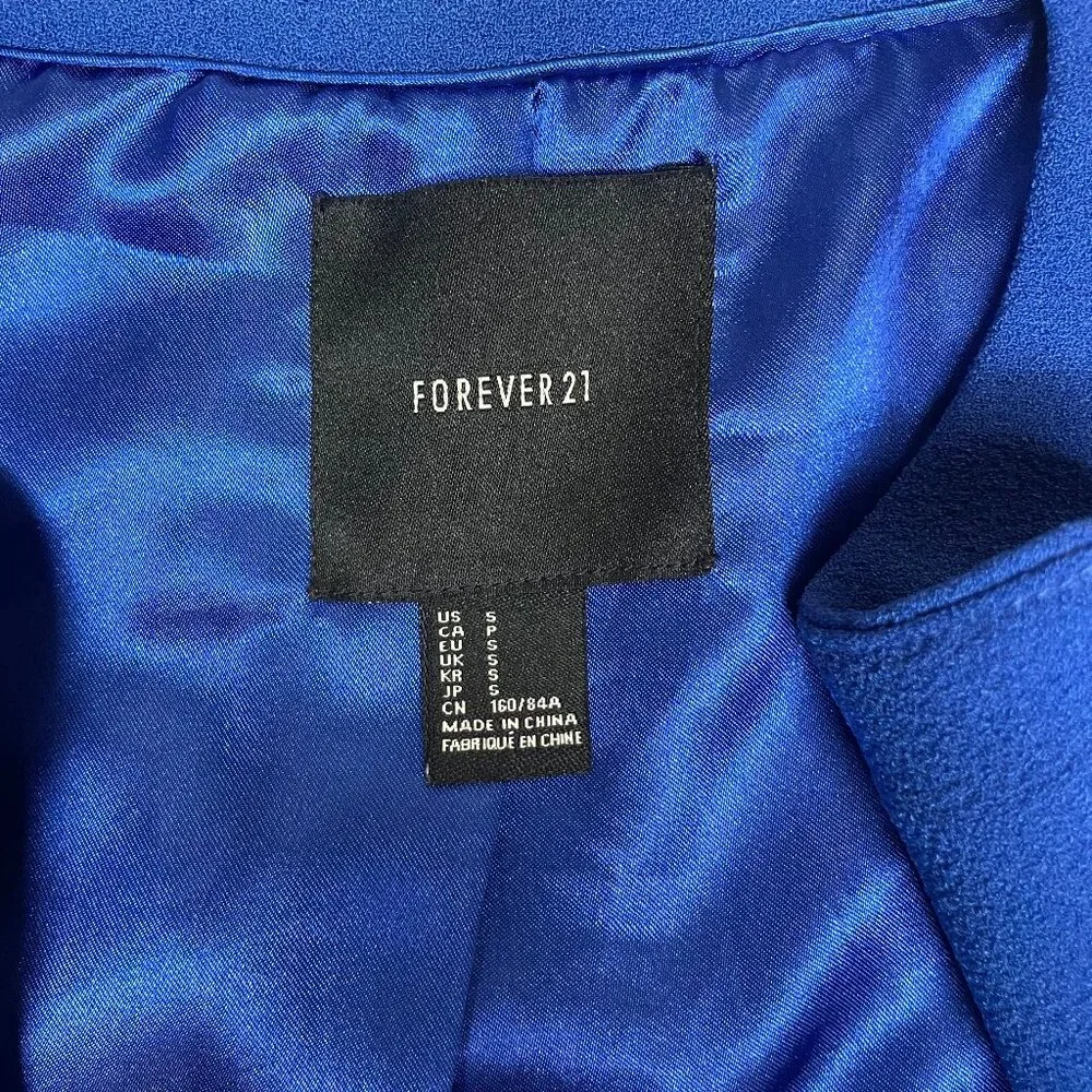 Forever 21 features make