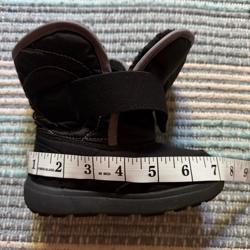 Aritzia kamik durable