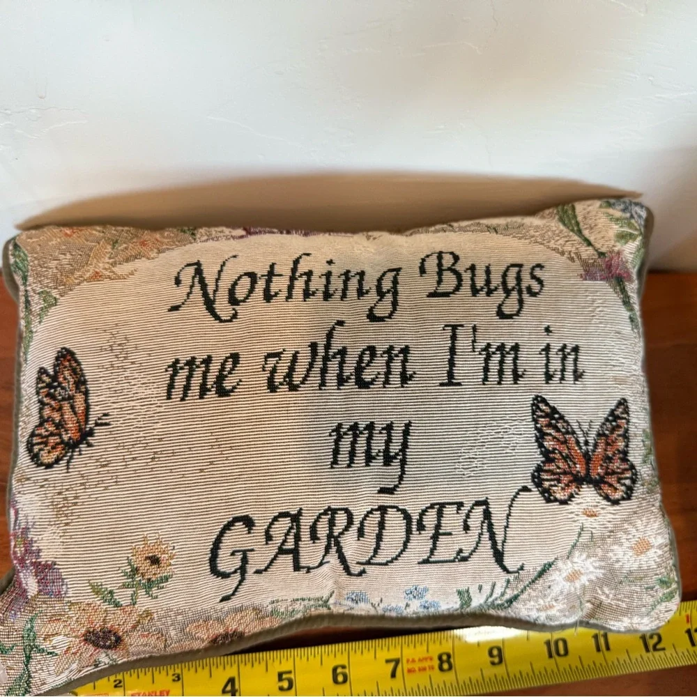N/A features butterfly