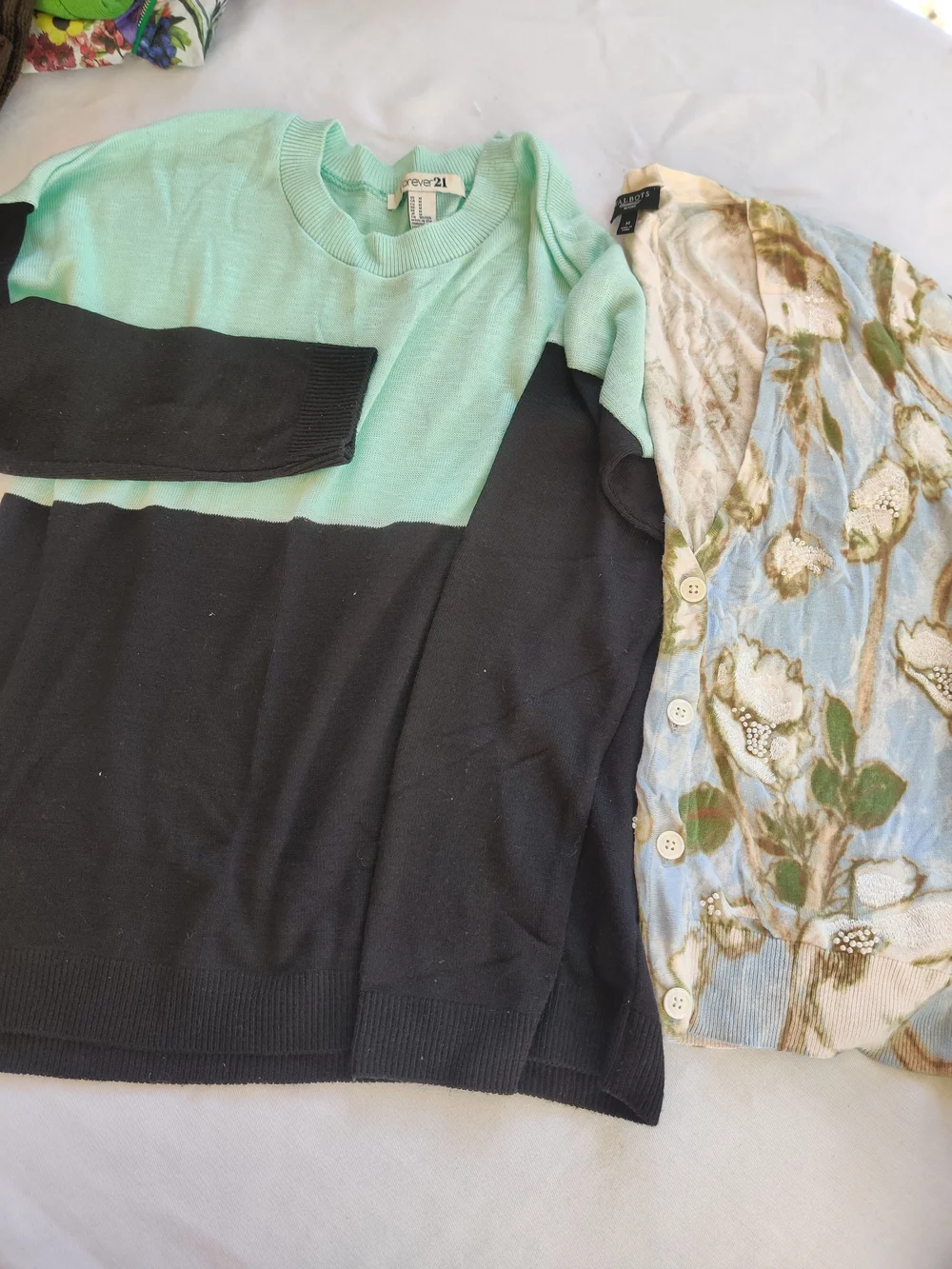 9 Women's Sweater Lot in Green, Mint, Black, Brown, Cream