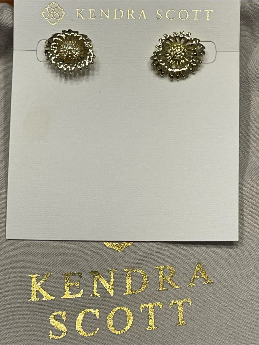 Kendra Scott textured center