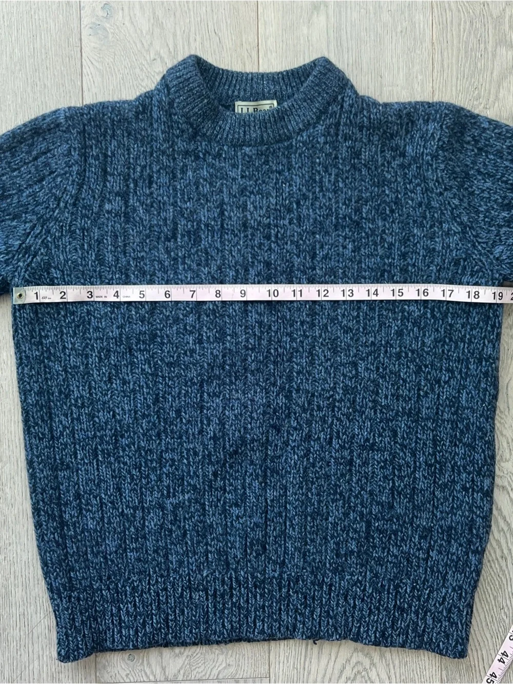 L.L. Bean Vintage Lambswool Crewneck Sweater in Blue Size M