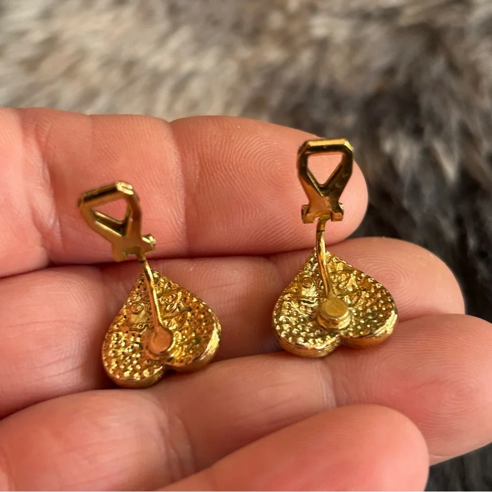 Vintage fleur de lis crest enamel clip on earrings