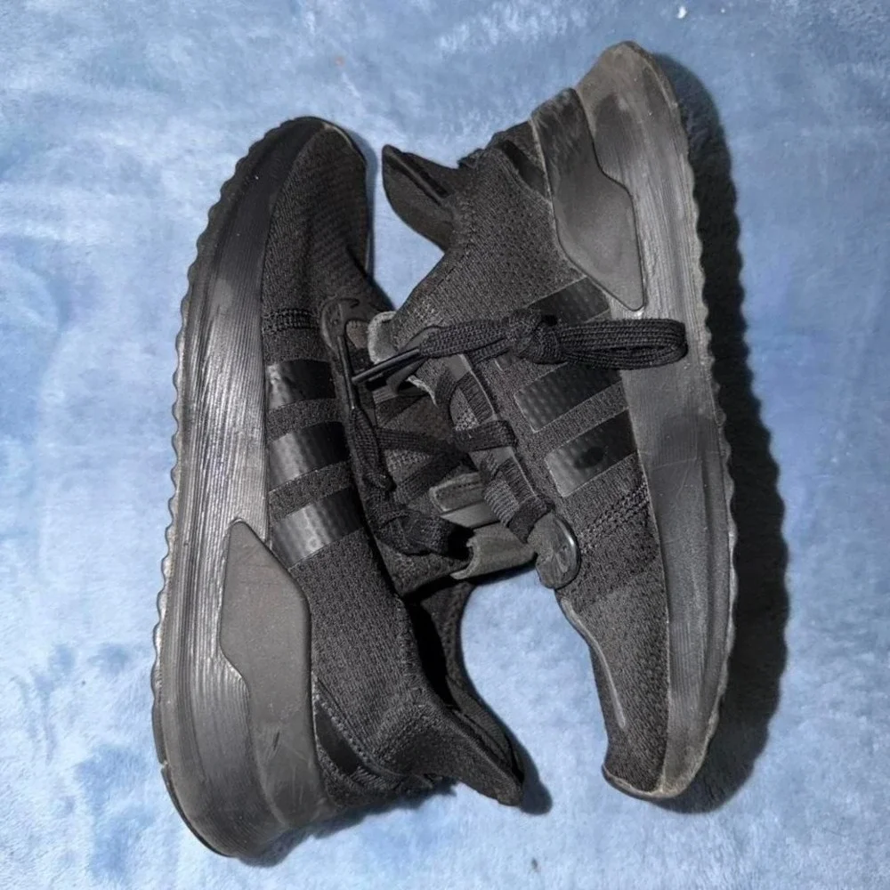 Adidas‎ black Ultra Boost 20 trainers. Kids Size US 3.5