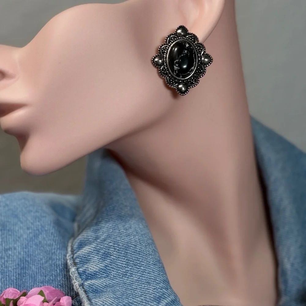 Vintage elegant black