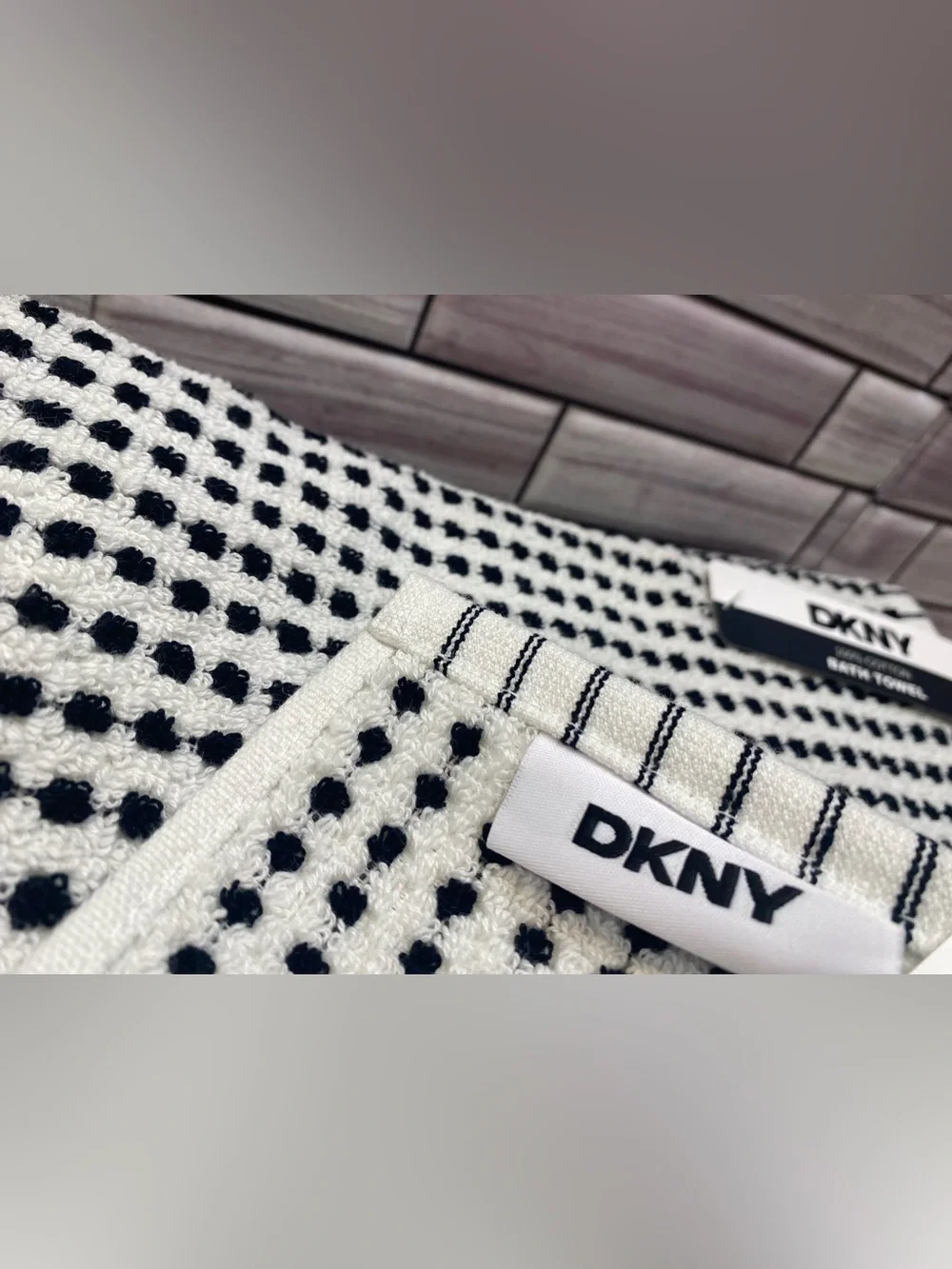 DKNY ❤️Cotton (2) Bath & (2)Hand ,(4) WASHCLOTH Towel Set B&W NWT