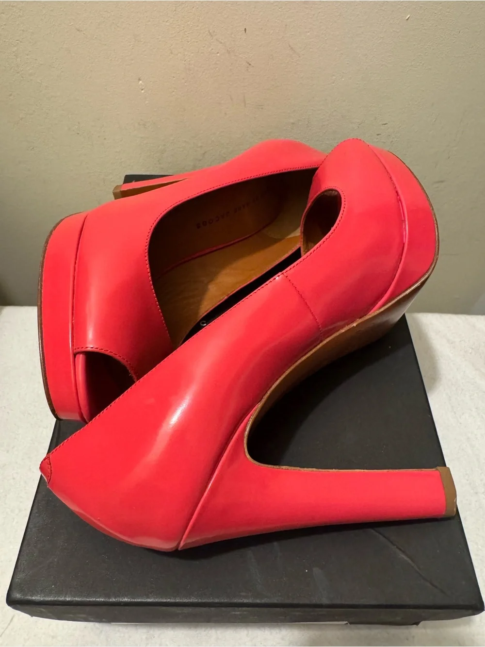 Marc By Marc Jacobs sizing coral outfit