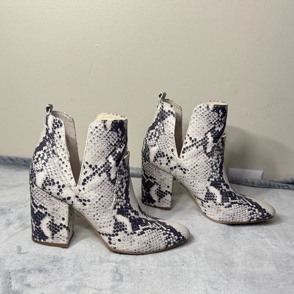 Steve Madden stunning steve
