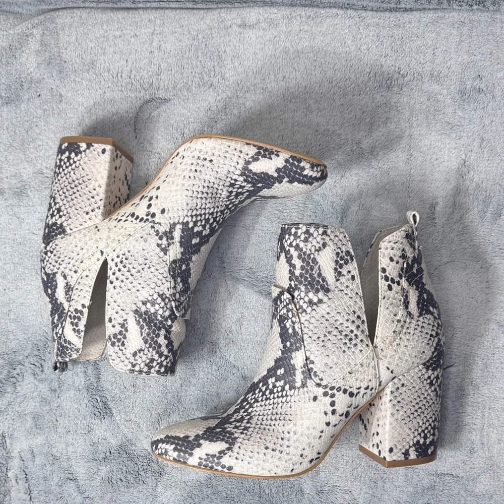 Steve Madden stunning steve