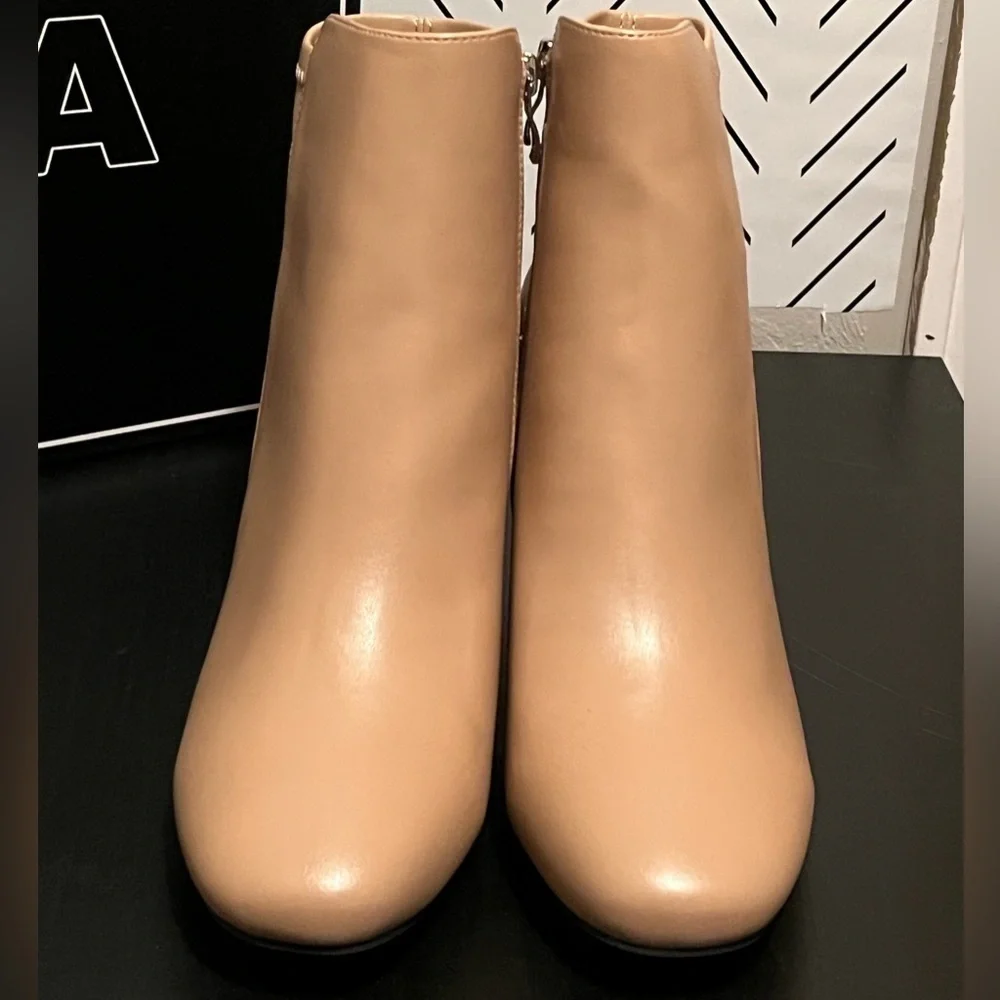 MIA Carla Booties in Nude NWT