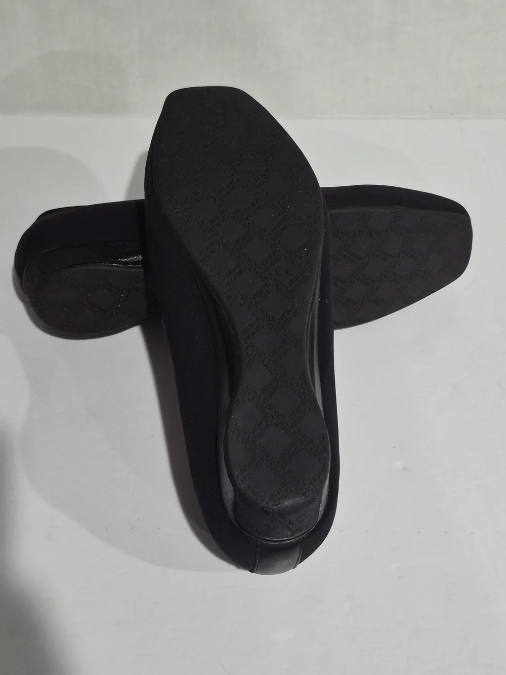Vionic Women's Black Slip-On Flats Size 11