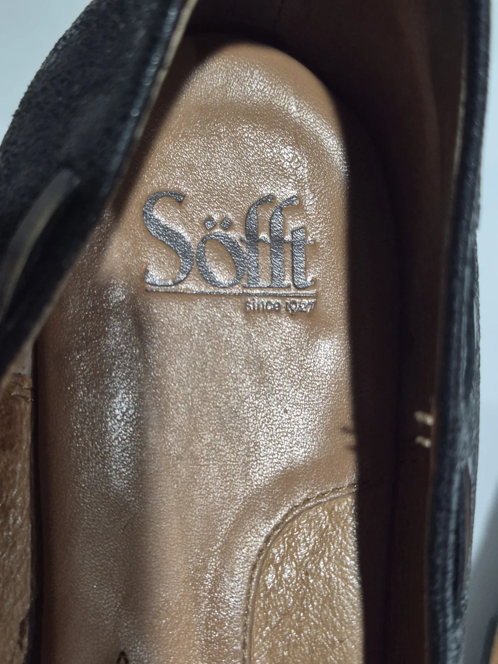 SOFFT Women's Black  Ballet Flats with Bow Design, Size 11M