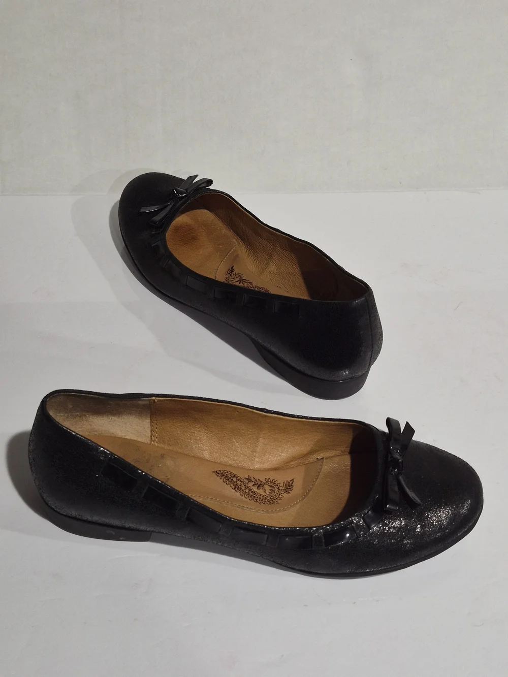 SOFFT Women's Black  Ballet Flats with Bow Design, Size 11M