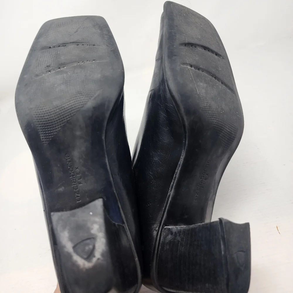Liz Claiborne block peeling timeless