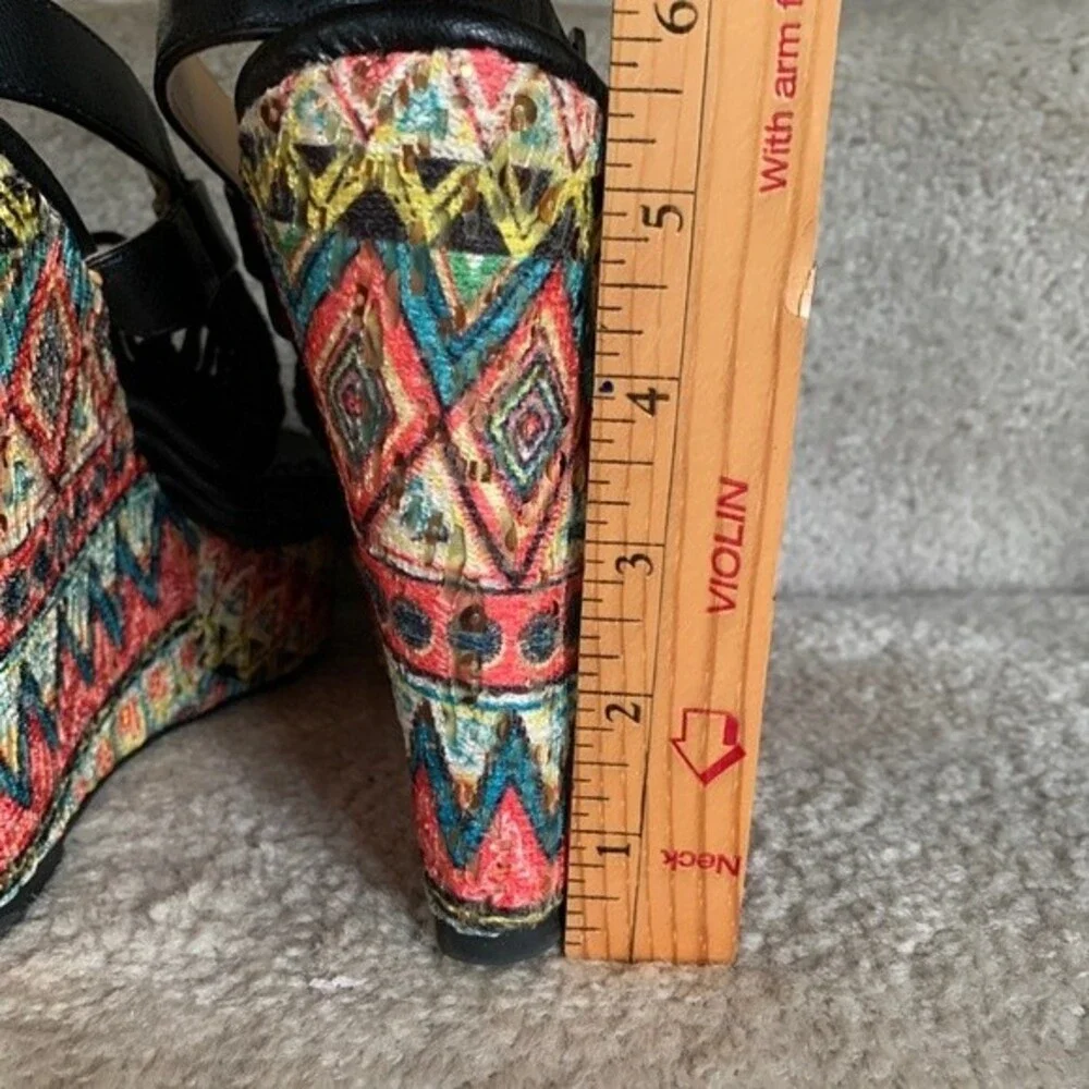 Mojo Moxy sandals details