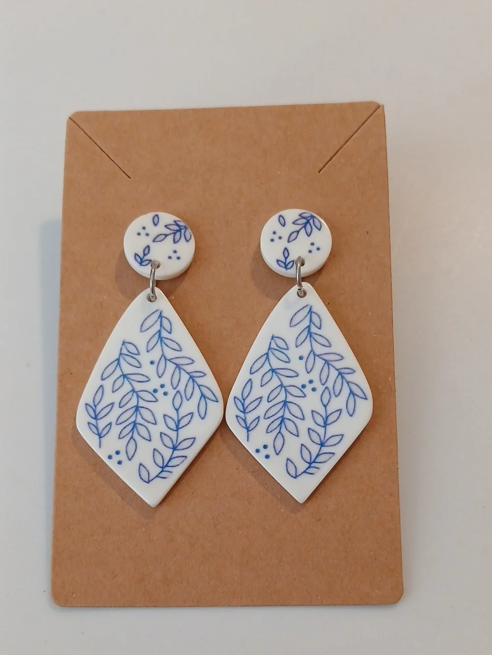 Fashion Jewelry White Drop Earrings with Blue Leaf Design