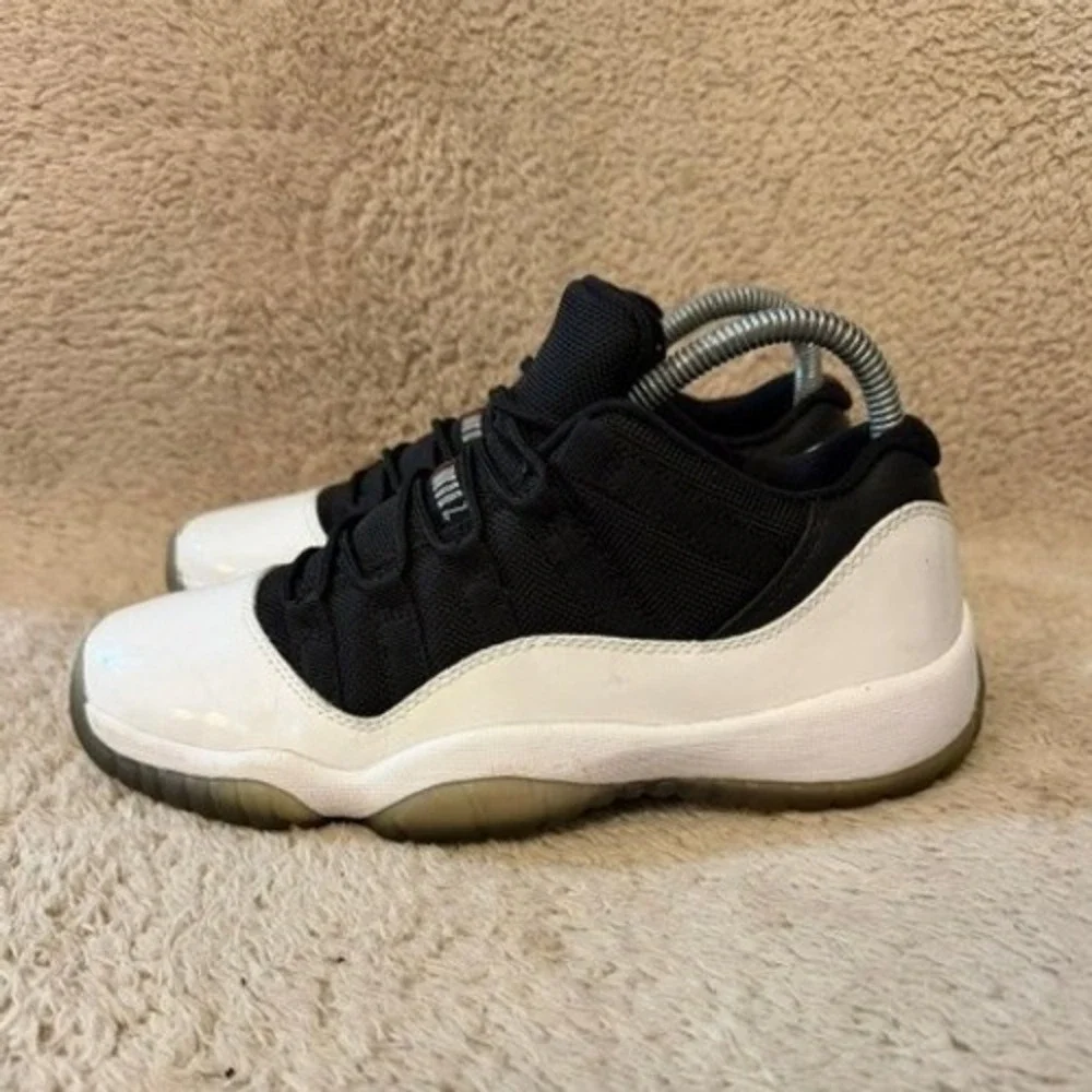 Jordan 11 Retro Low Tuxedo Kids Black White Patent Leather 528896-110 Size 6Y