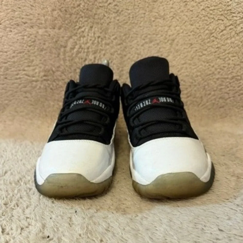 Jordan 11 Retro Low Tuxedo Kids Black White Patent Leather 528896-110 Size 6Y