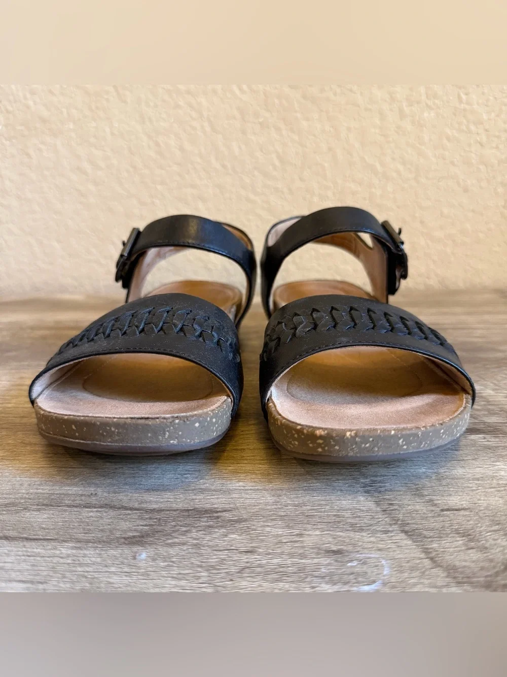 Clarks Un Perri Way Sandals Braided Leather straps cushioned Footbed