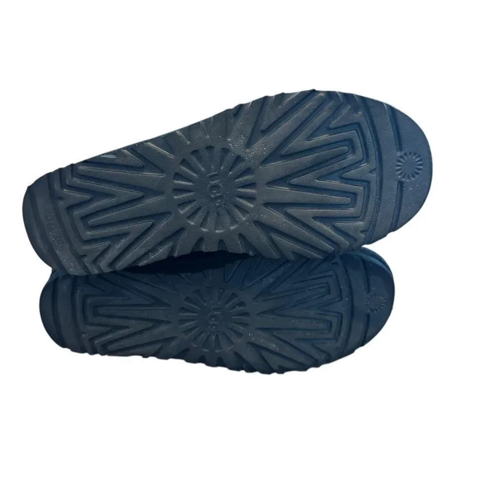 UGG down size boot