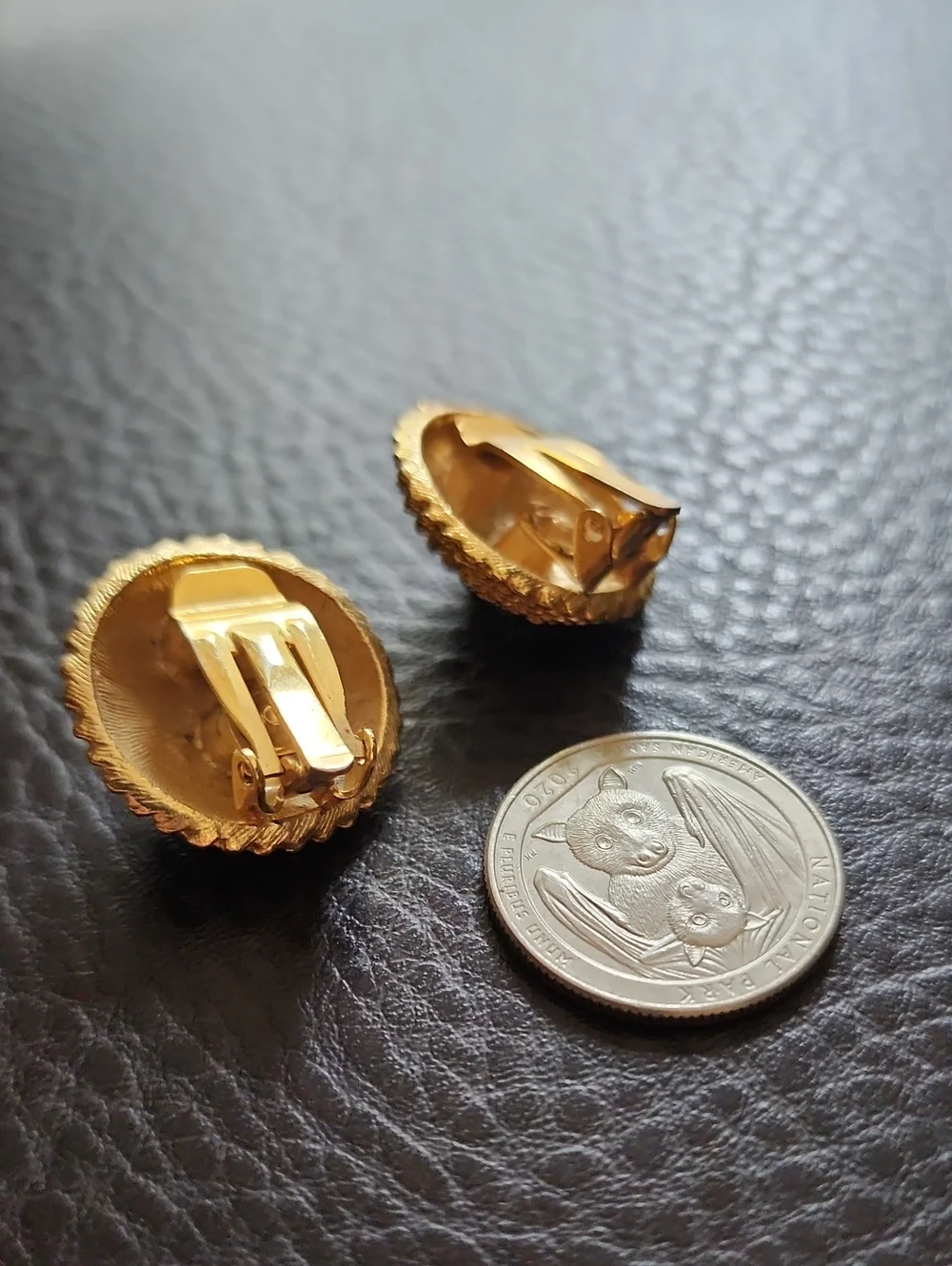VTG Gold-Tone Braided Dome Clip Earrings - Classic Women's Jewelry