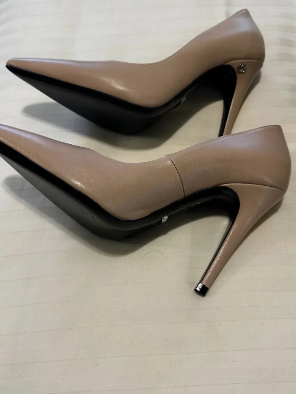 GUCCI Leather Malaga Kid Anita Pumps - Size 6.5/ 36.5 pristine condition