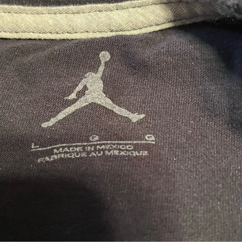 Jordan Mens Size Large Black Short Sleeve Shirt Dunk Jump Man Graphic Basketball