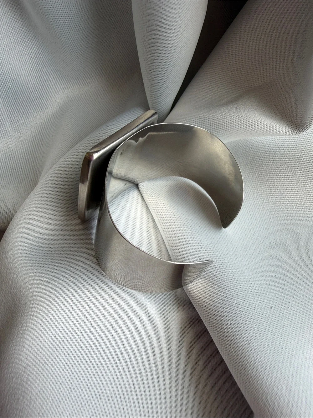 N/A stylish silver