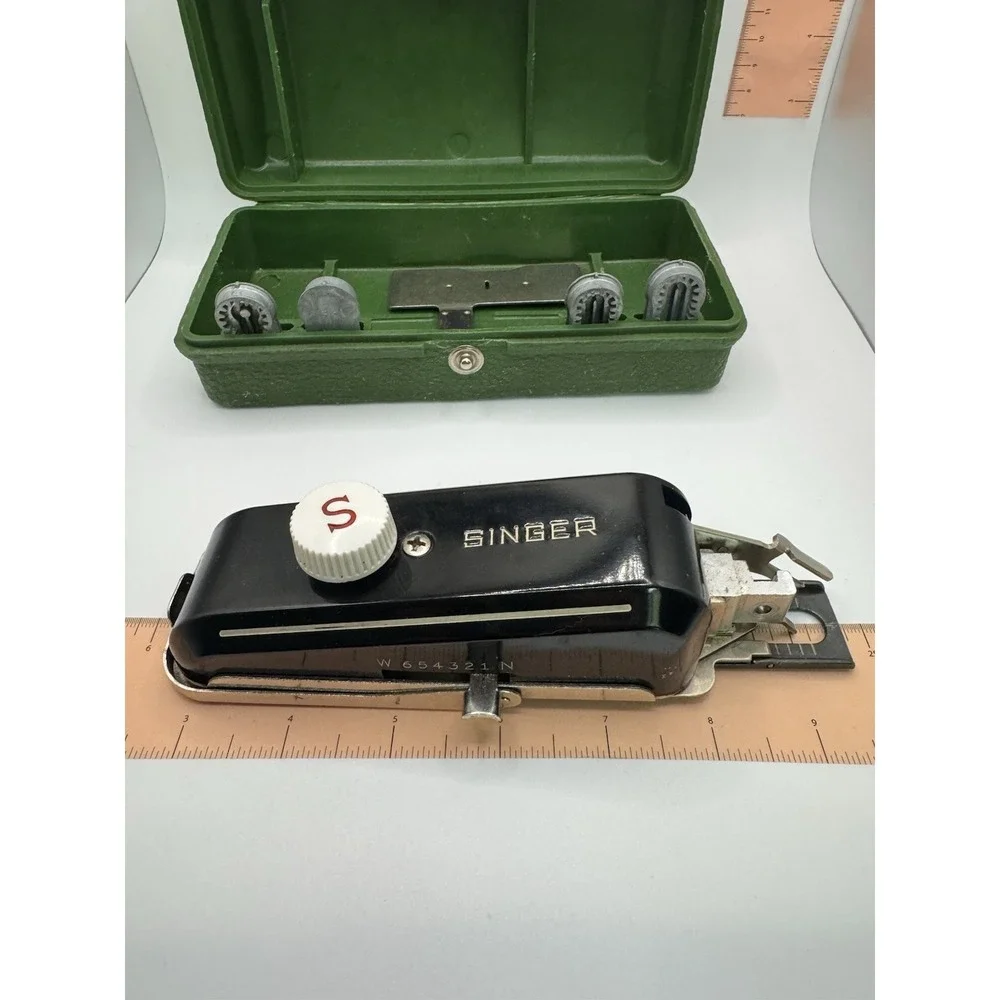 Singer buttonholer sewing