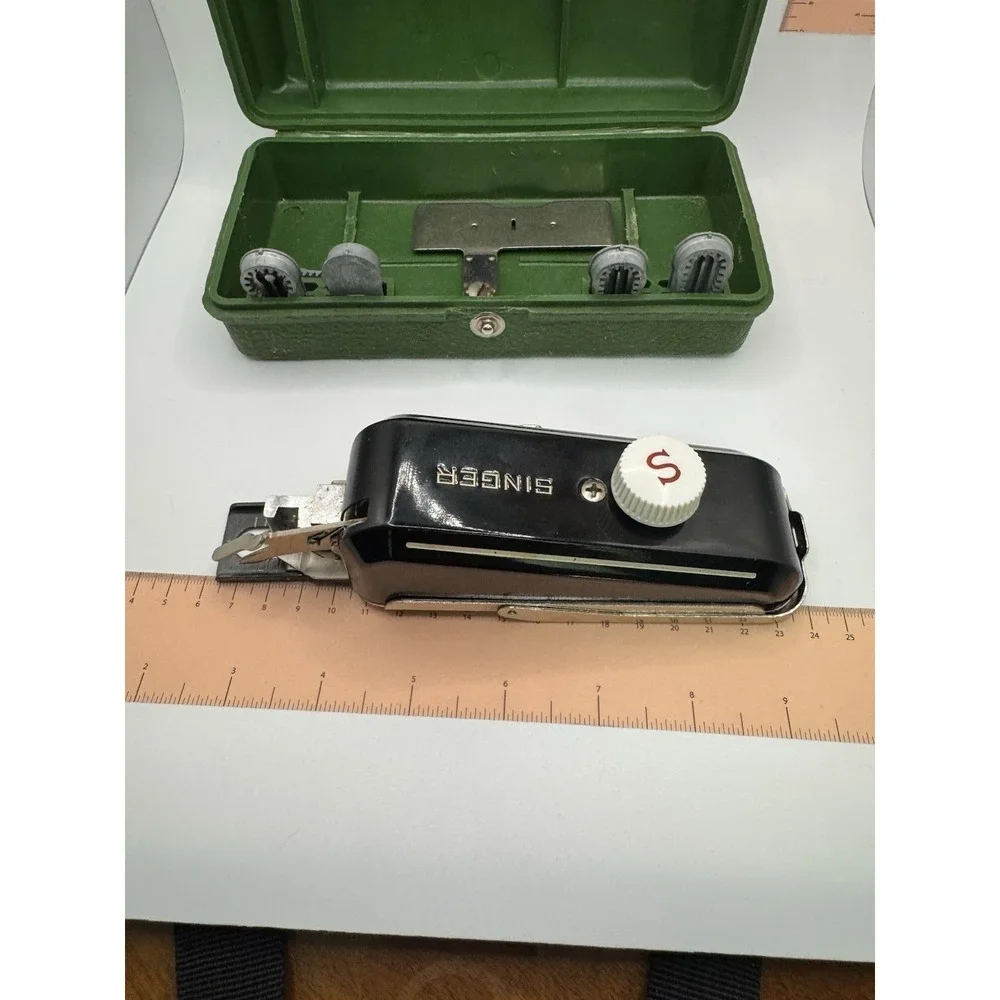 Singer buttonholer sewing