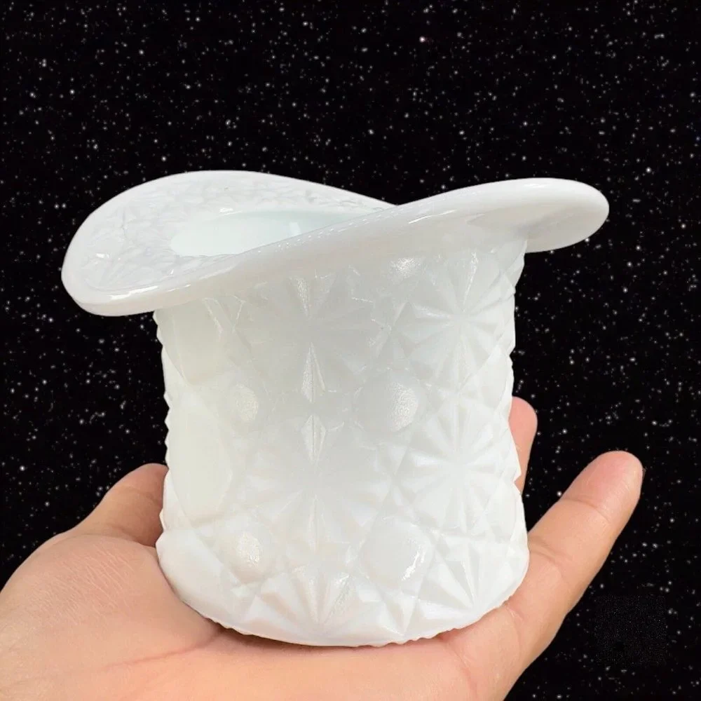 Vintage Indiana Glass Daisy and‎ Button White Milk Glass Top Hat Catch Bowl VTG