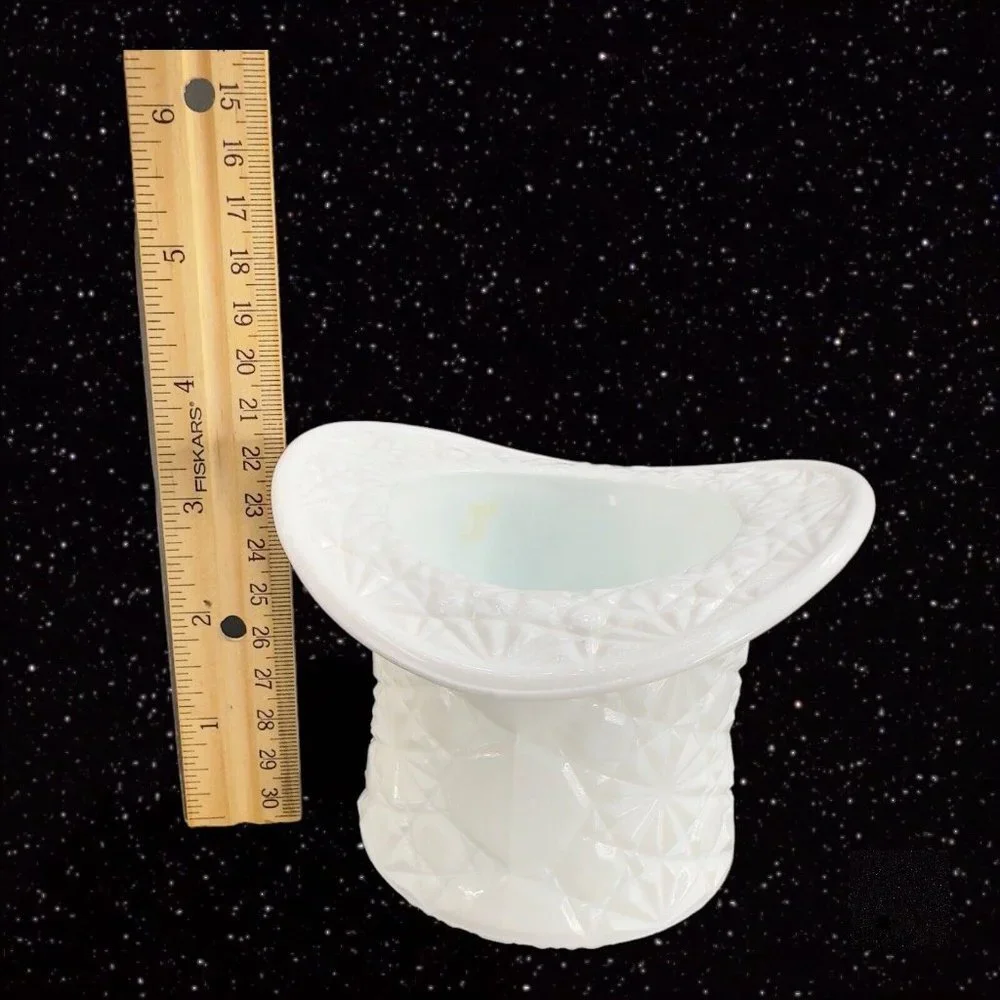 Vintage Indiana Glass Daisy and‎ Button White Milk Glass Top Hat Catch Bowl VTG