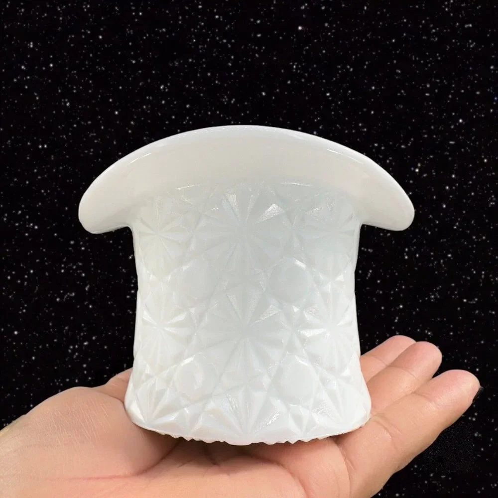 Vintage Indiana Glass Daisy and‎ Button White Milk Glass Top Hat Catch Bowl VTG