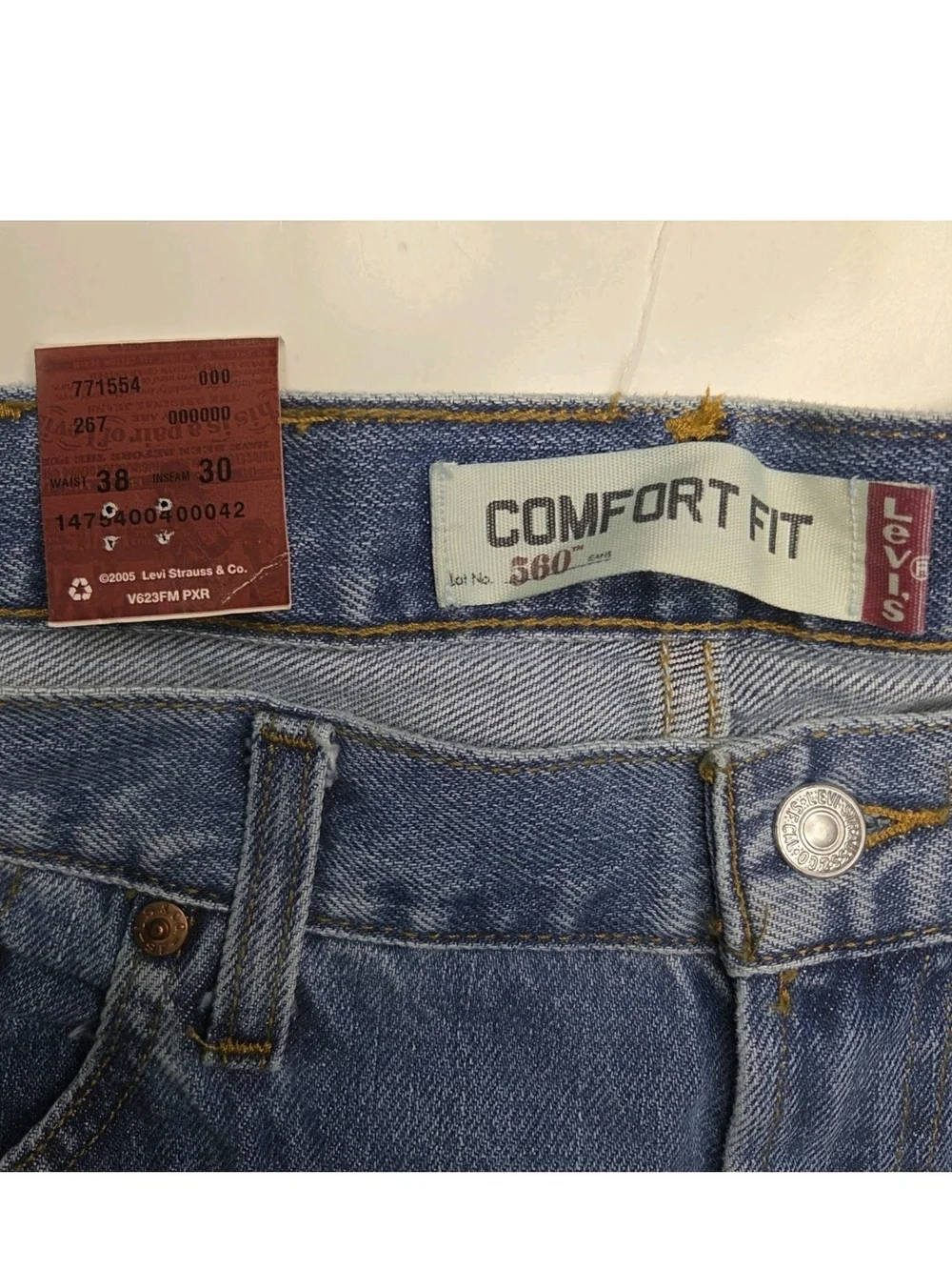 Levis *size tag