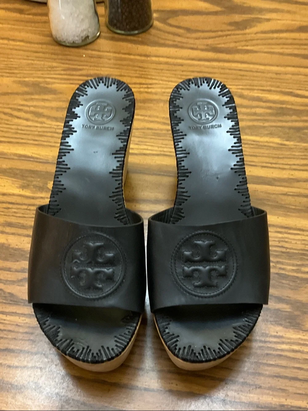 Tory Burch Women’s Size 8.5 Leather Slip on Platforms, Excellent Condition!