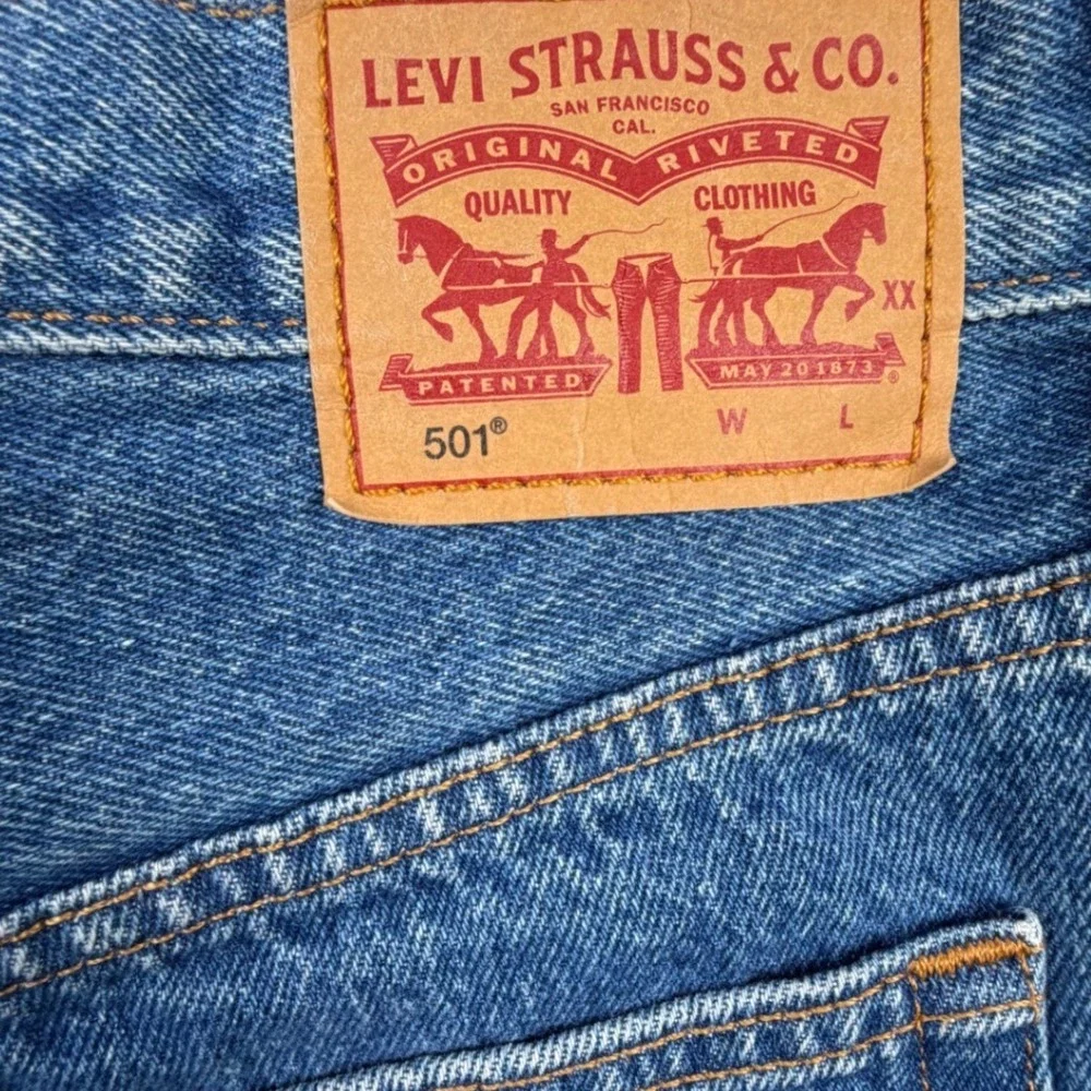 Levis 501 Original Fit Mens Denim Shorts Medium Wash Blue W32 Button Fly