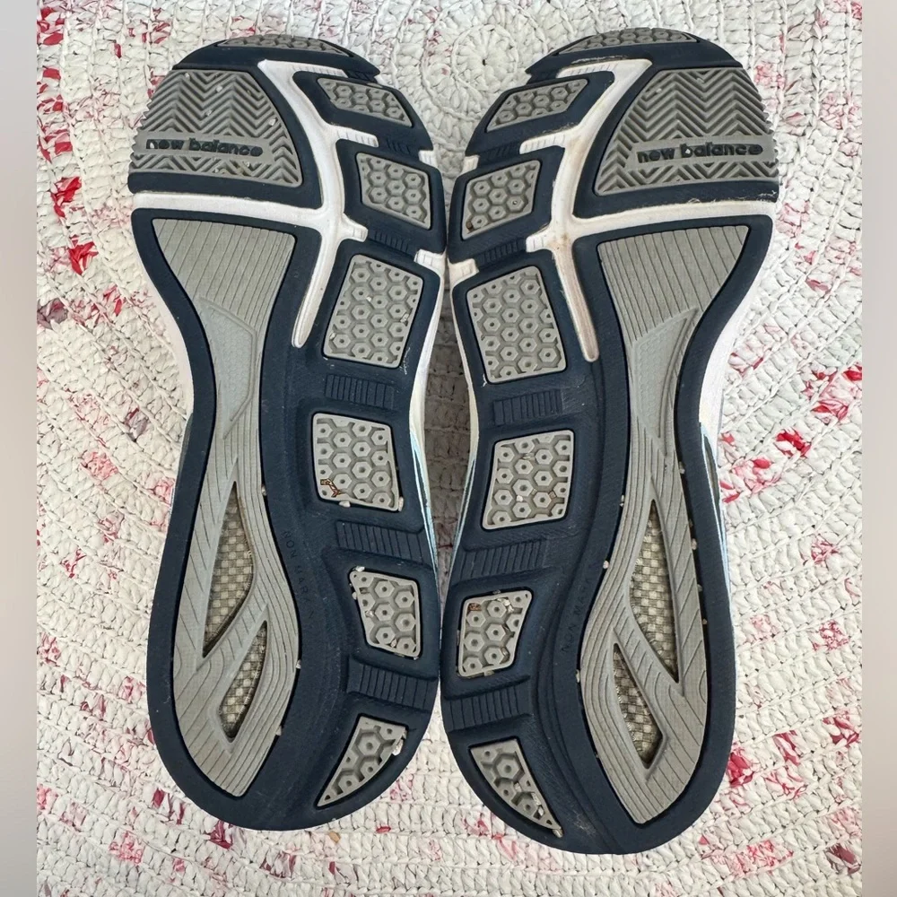 New Balance Women's White Training Running Shoes Size 9 1/2(AA), 9.5(2A)