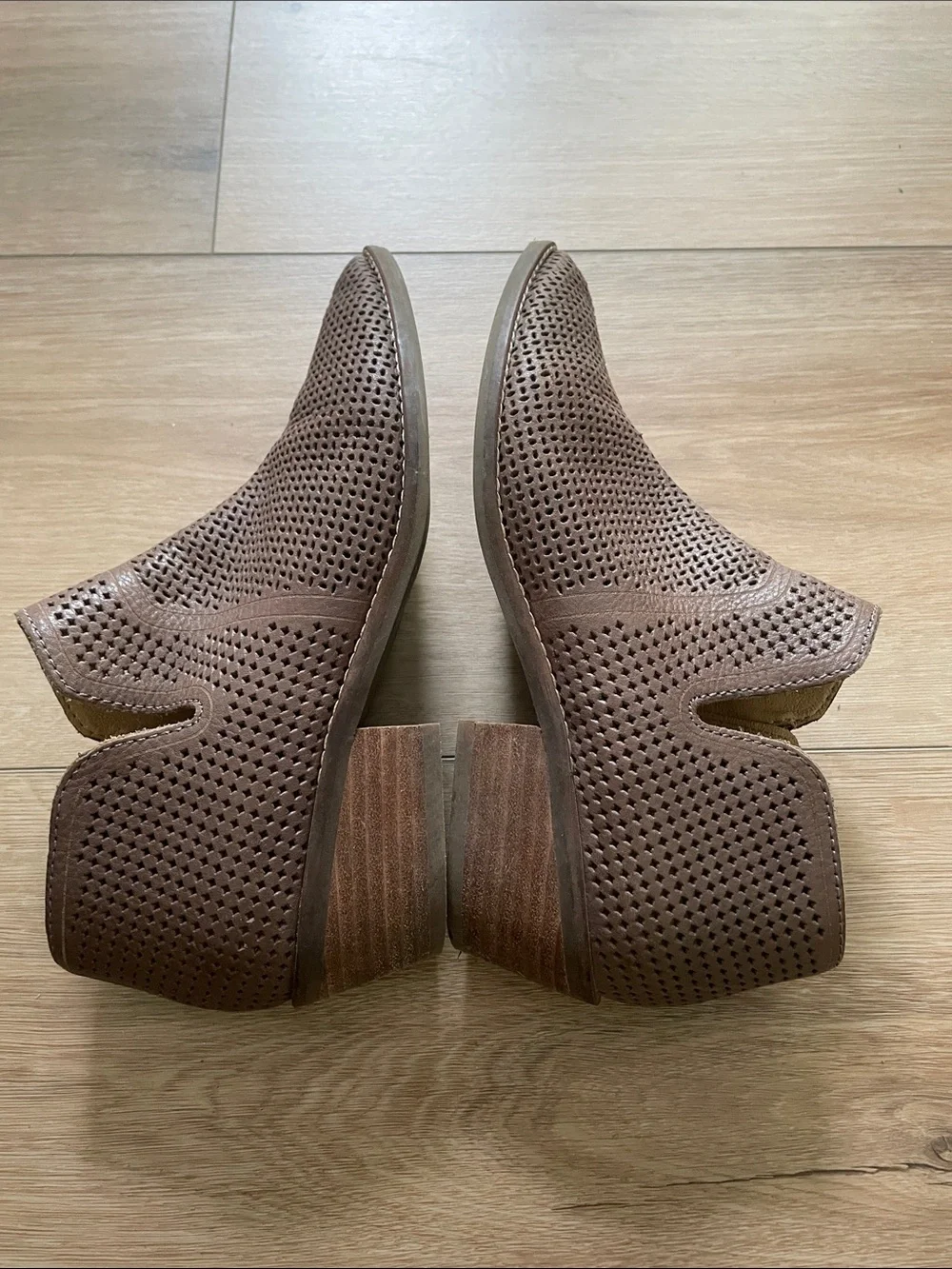 Lucky Brand Brown Perforated Leather Flats Casual 7.5 Slip on #11